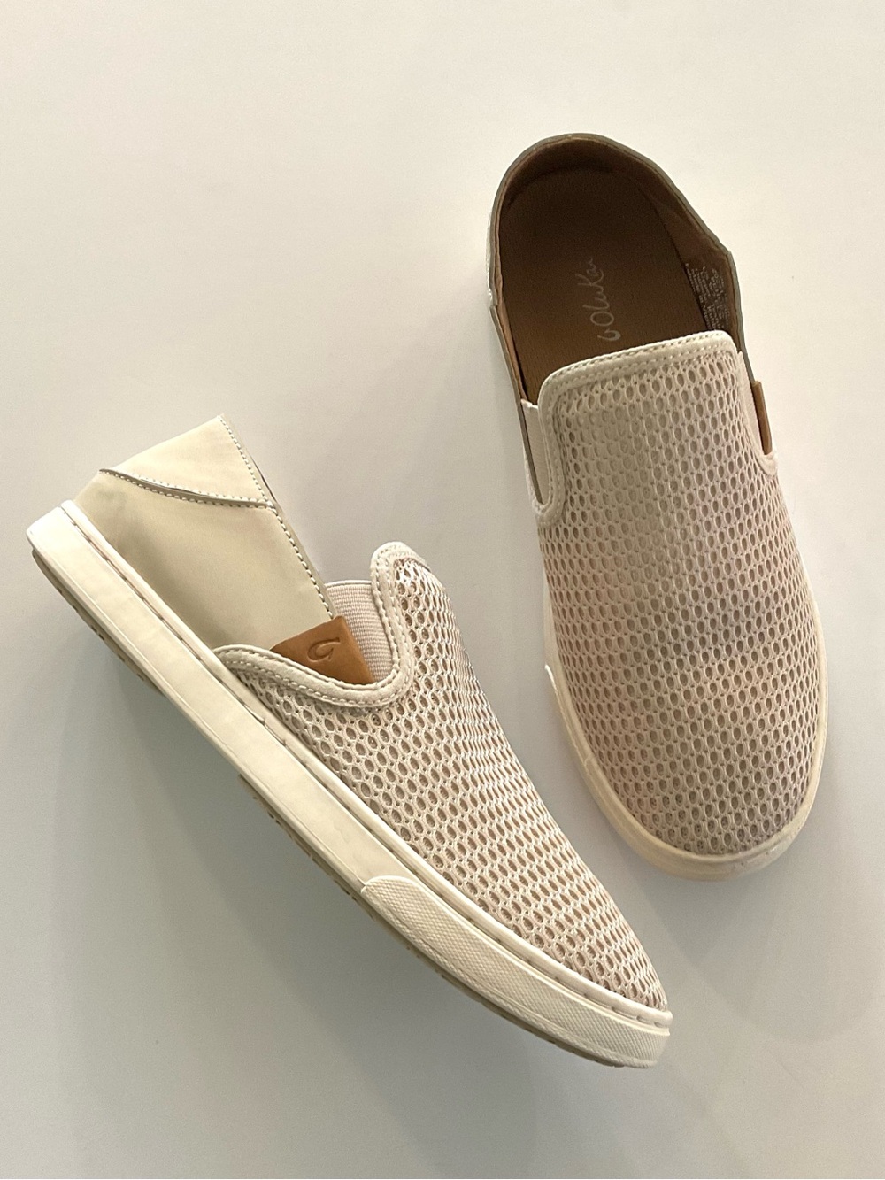 OLUKAI Pehuea Slip-On / Slide Sneaker in Cream Leather/ Tapa Tapa Fabric Size 7
